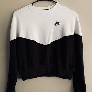 NIKE Cropped Crewneck